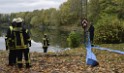 Einsatz BF Koeln PKW im See Koeln Esch P018